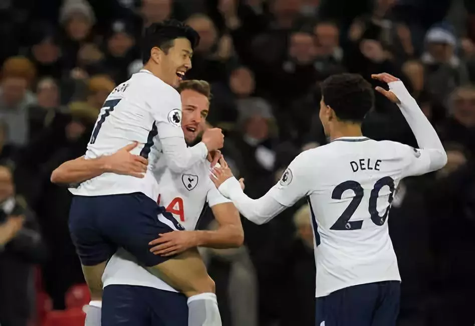  热刺防线送礼不断，利兹联逆转取胜终结五轮不胜  